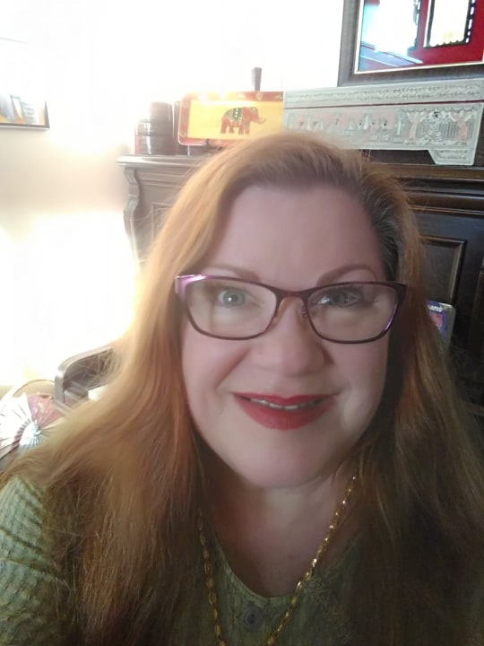 lori-roadhouse.consulting-editor